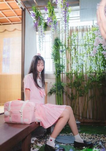女皇陵下的风流娘们
