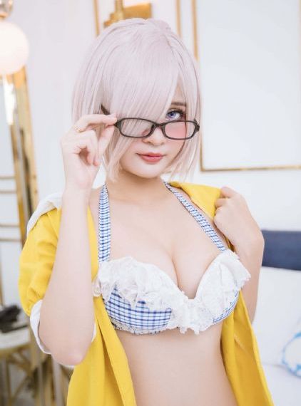 女跳水队员