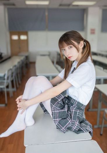 乌鸦与麻雀