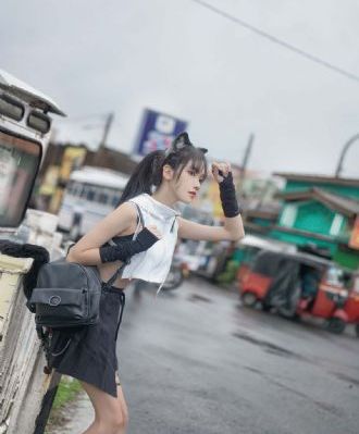 白衣校花与大长腿